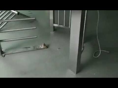 Είσοδος και έξοδος από το φράγμα των αυτόματων στρογγυλών ηλεκτρονικών πυλών πεζών